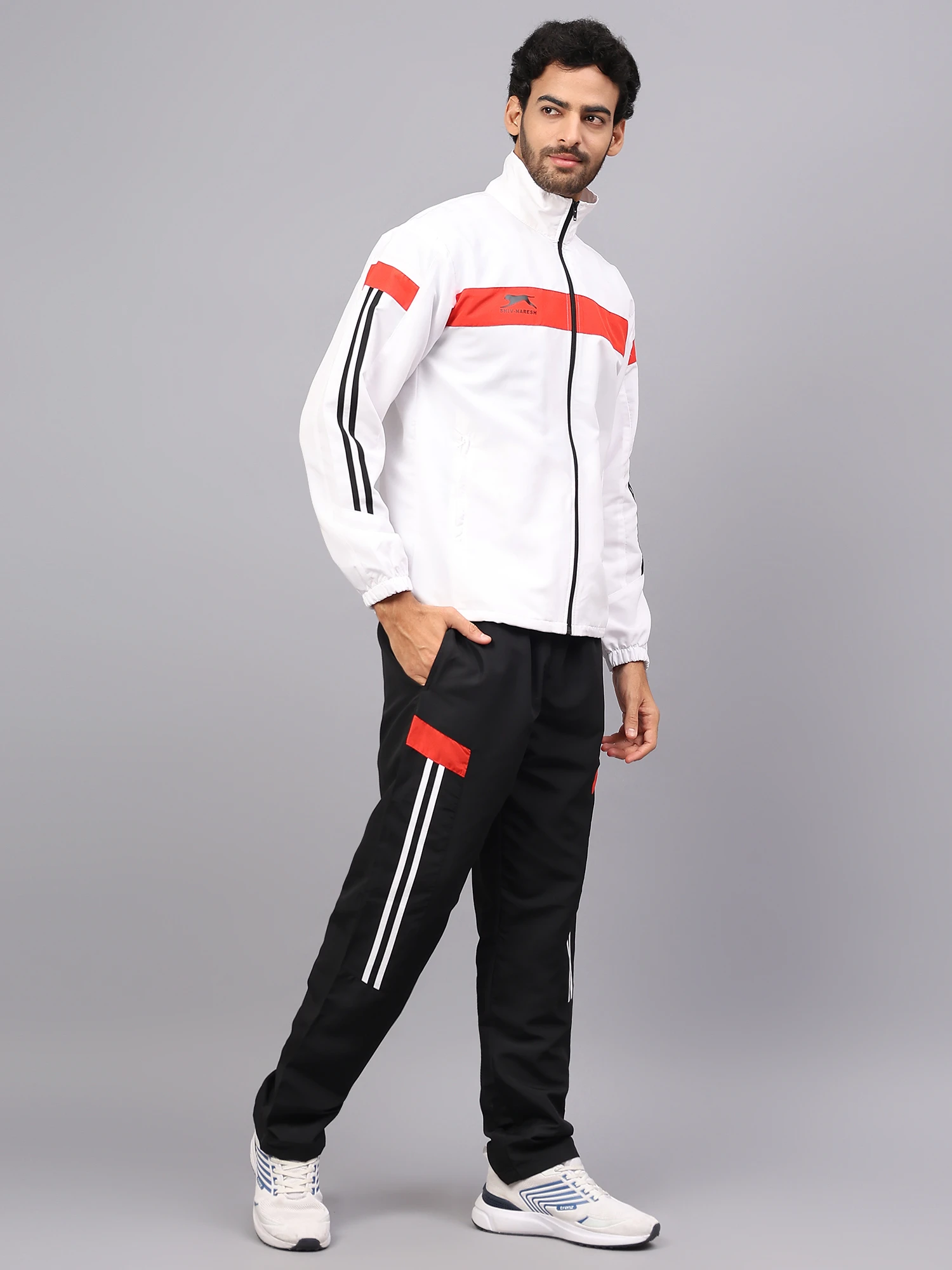 Shiv Naresh Men's active tracksuit in white and black