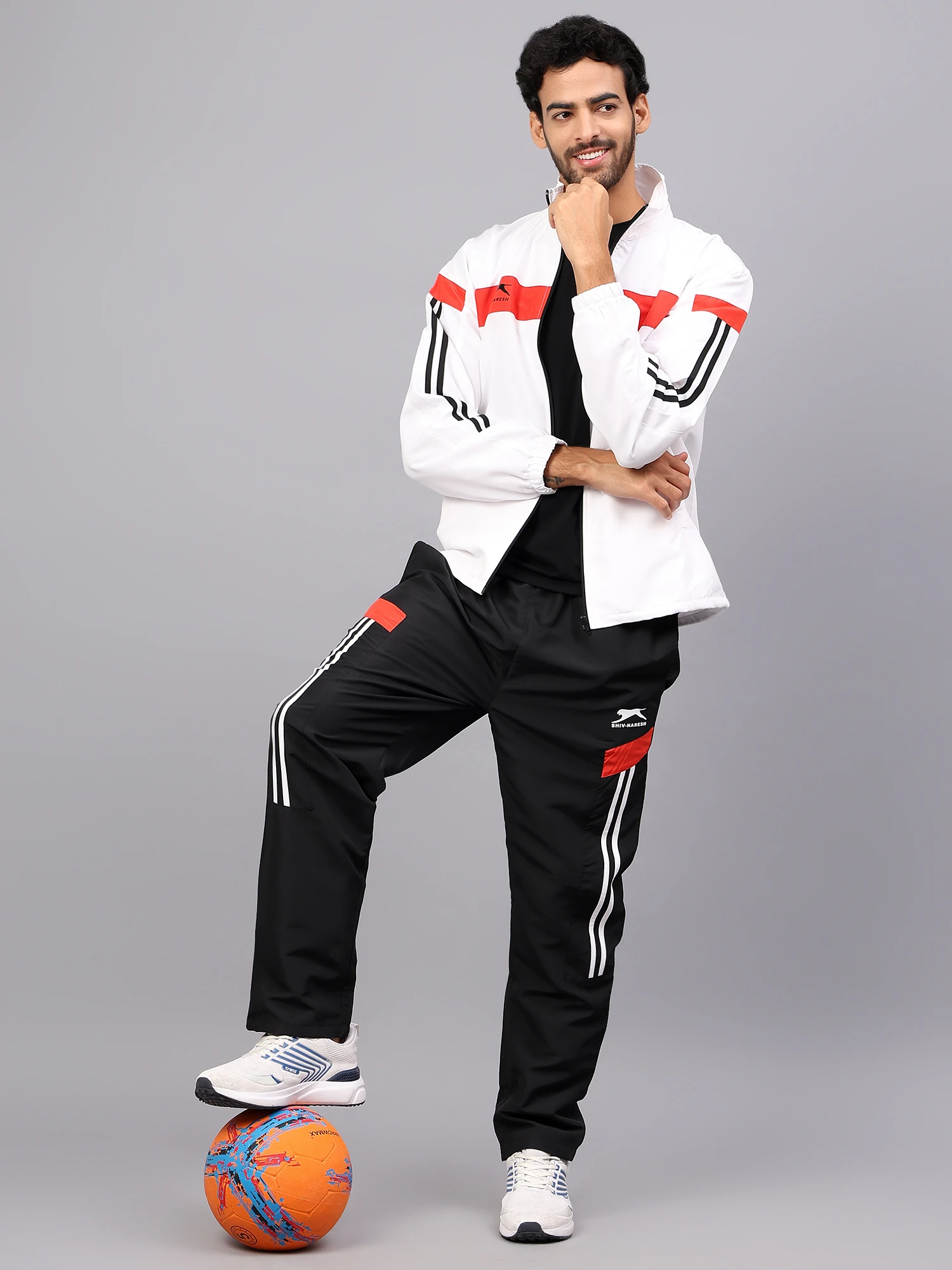 Shiv Naresh Men's active tracksuit in white and black