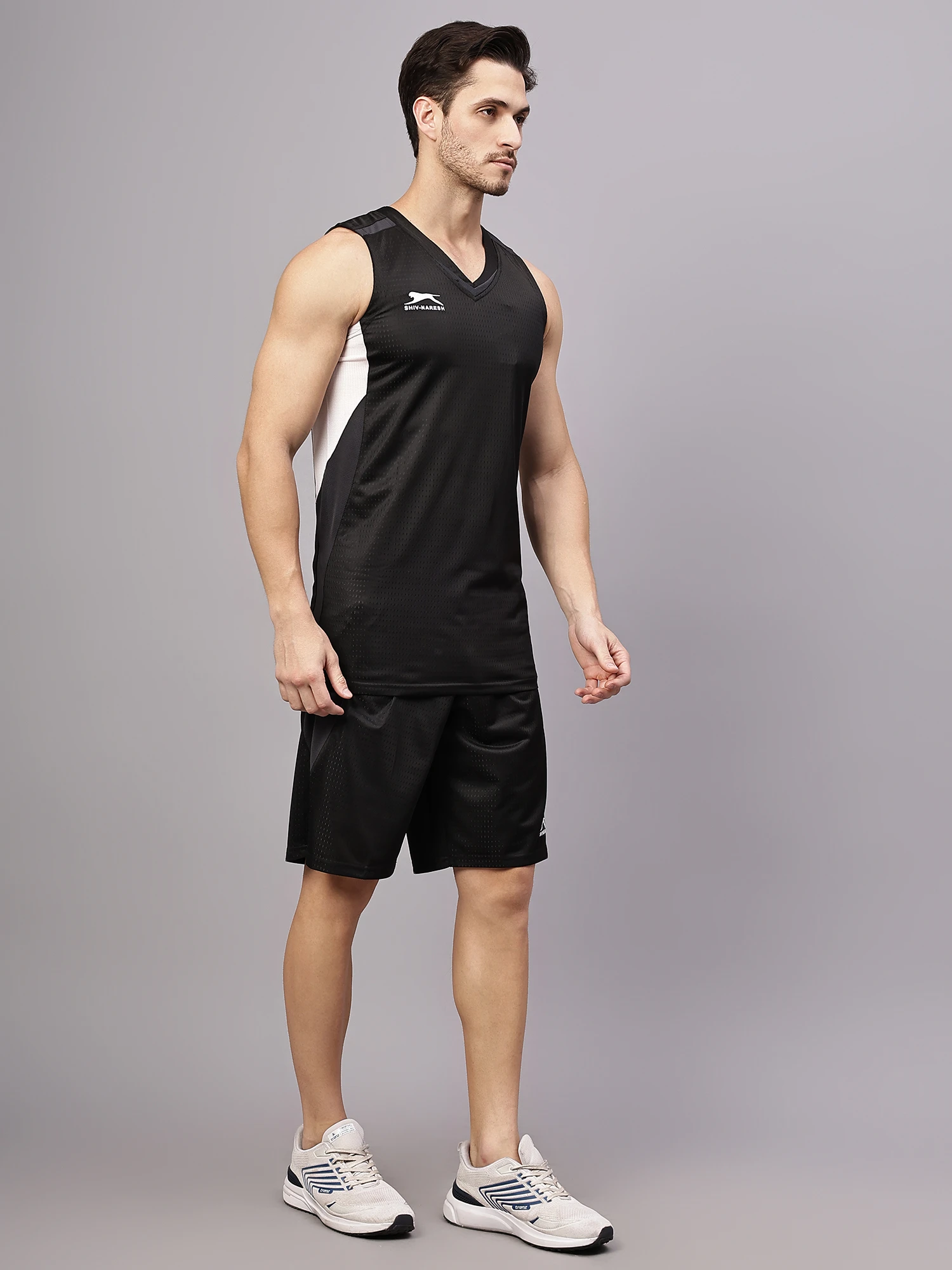 Shiv Naresh Black Pro Court basketball set for men