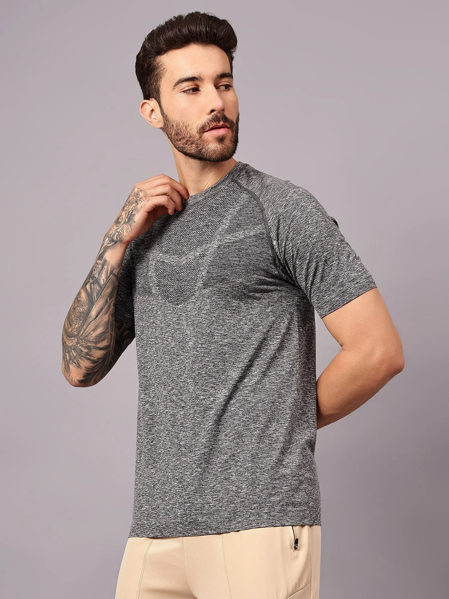 Black seamless performance gym men's t-shirt