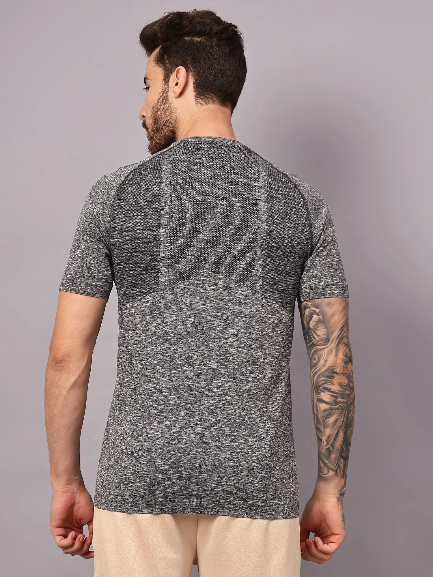 Black seamless performance gym men's t-shirt