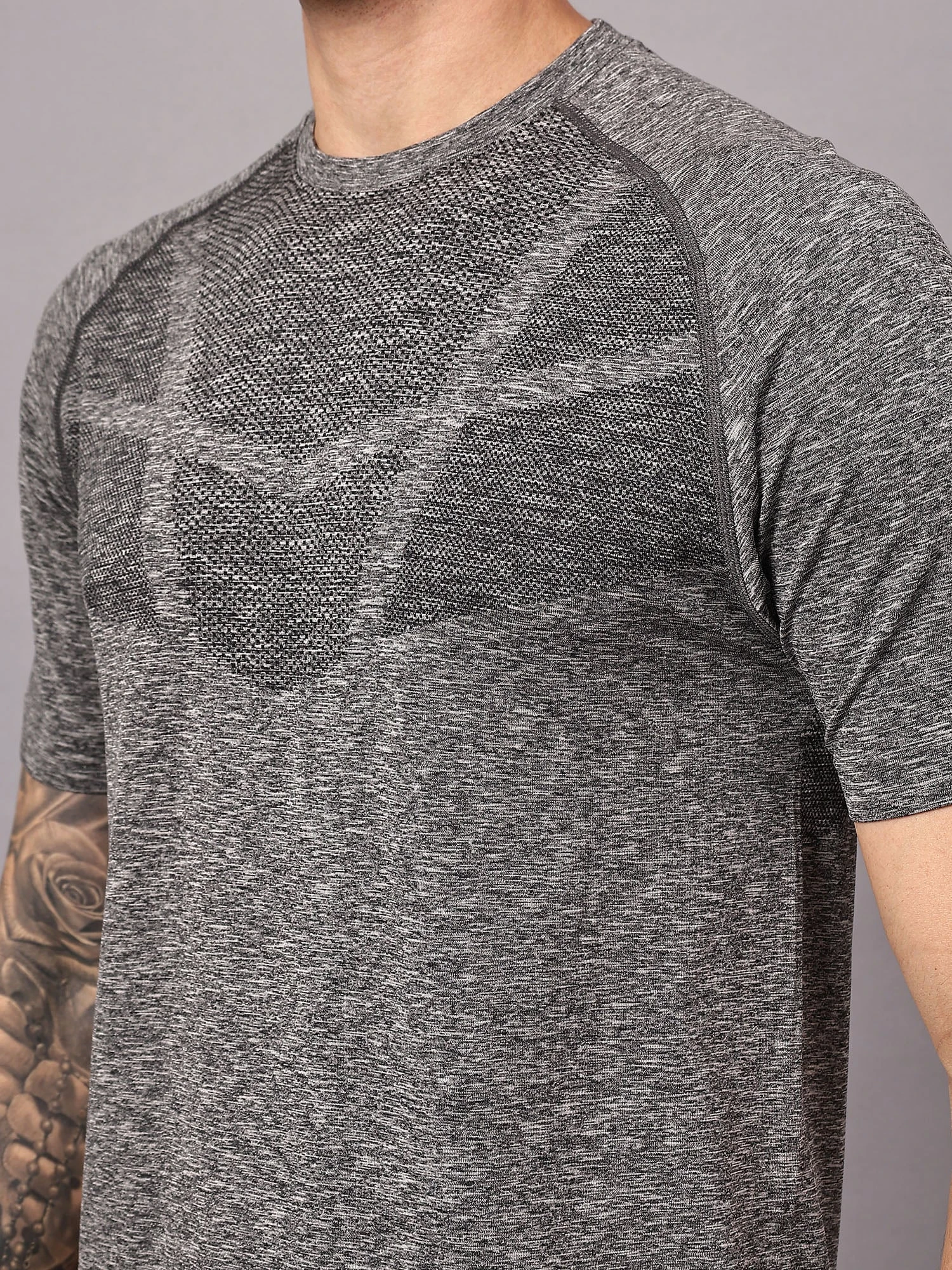 Black seamless performance gym men's t-shirt
