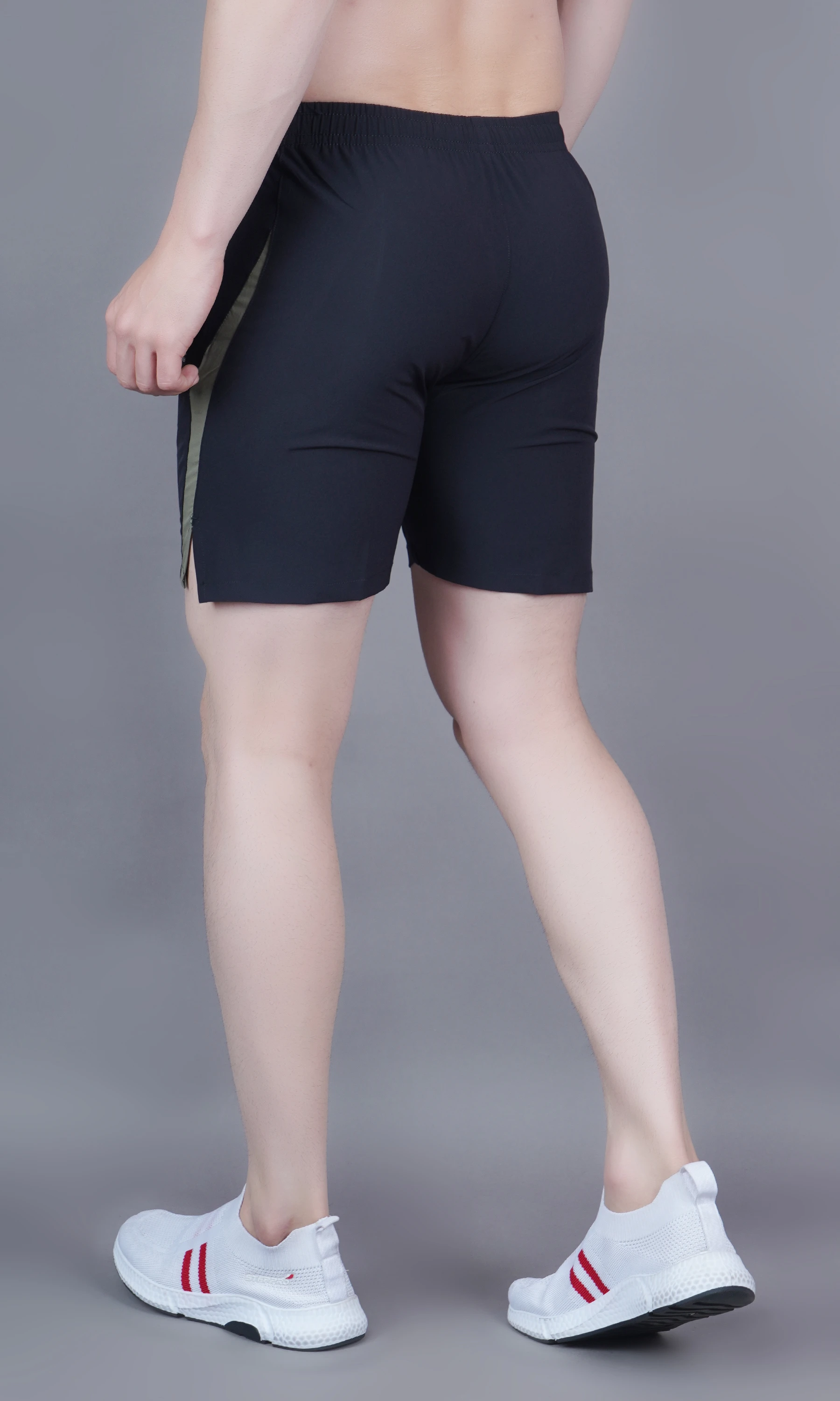 Men's black essential training shorts