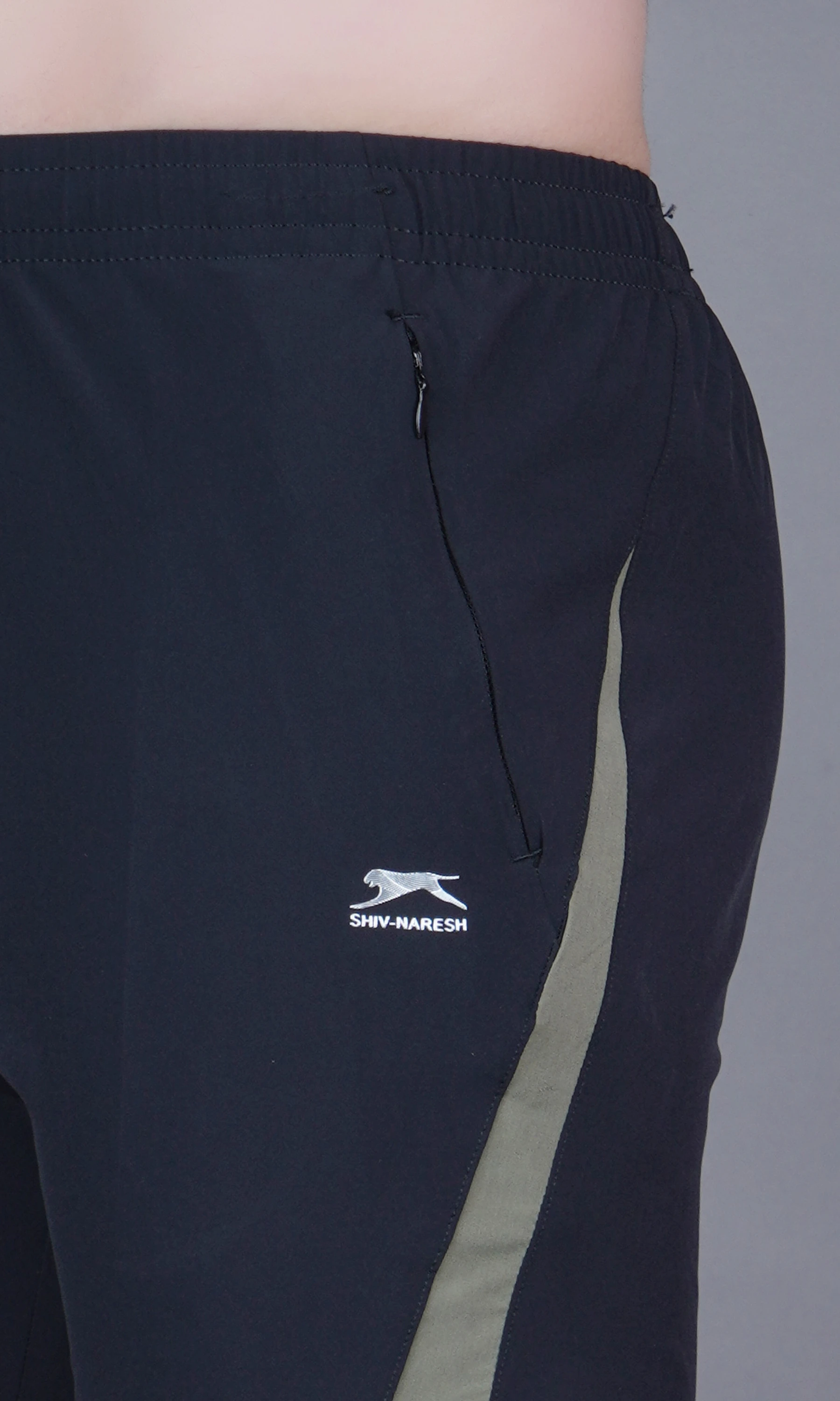 Men's black essential training shorts