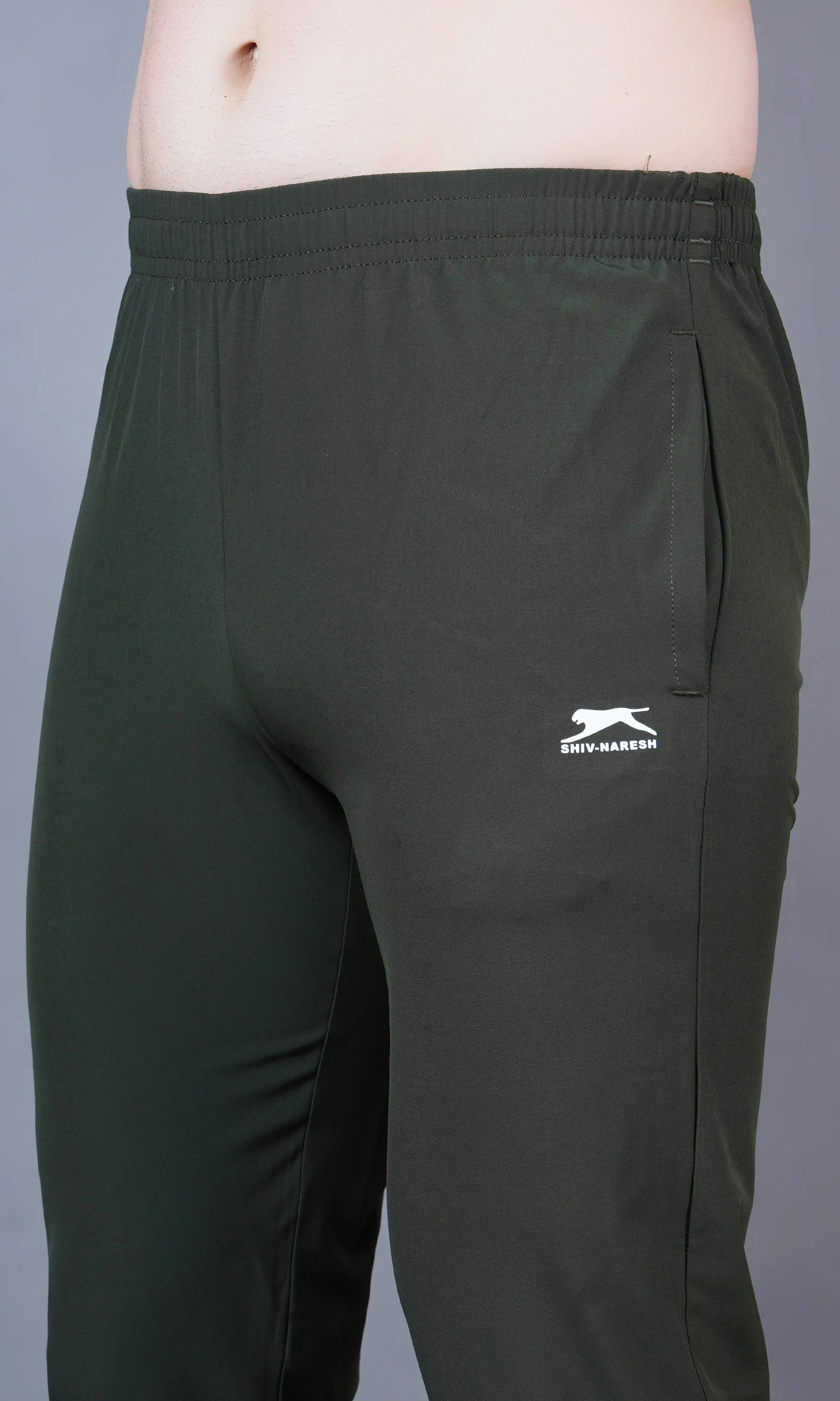 Men's Essential Training Trackpants in Olive Green